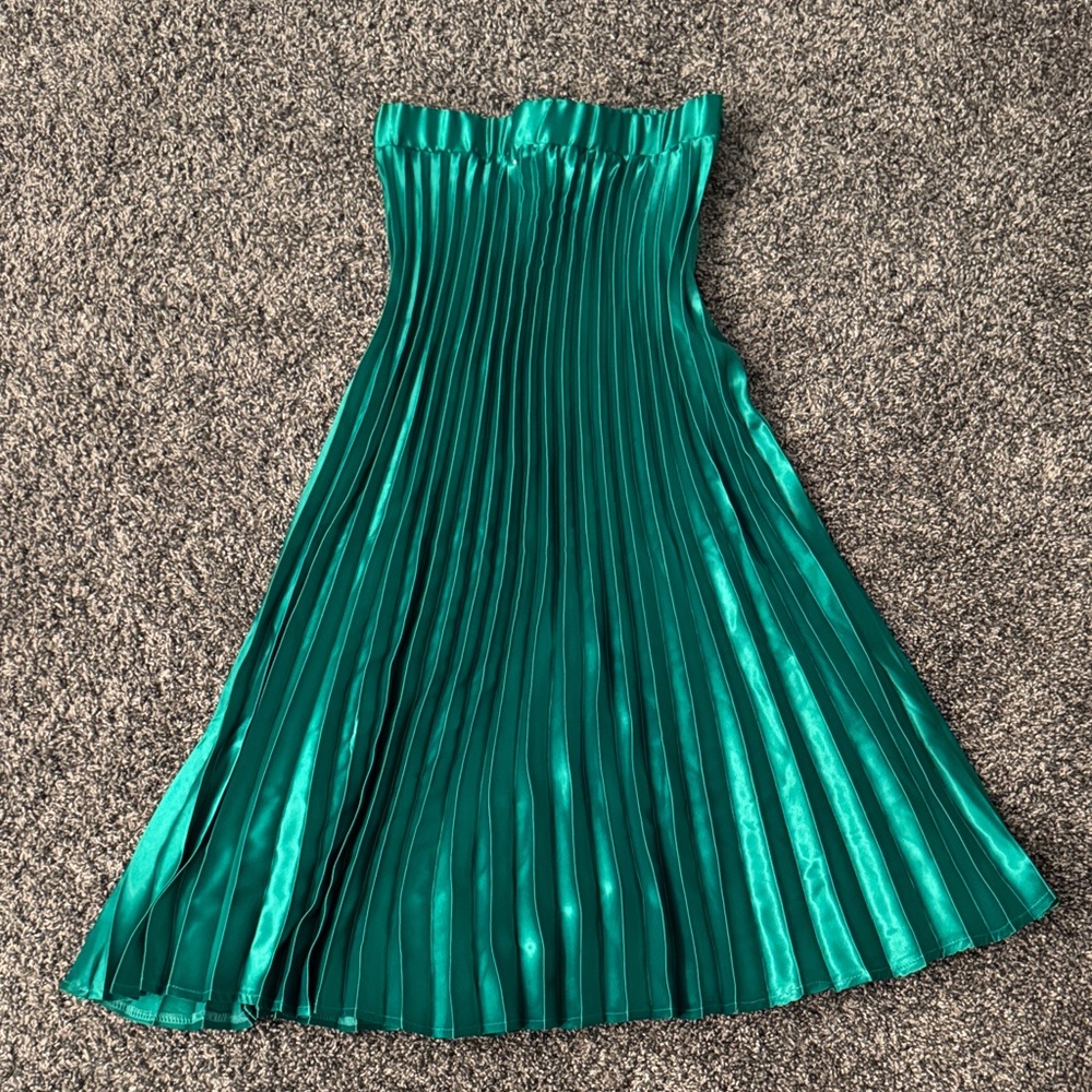 Haute Monde Vibrant Green Pleated Skirt